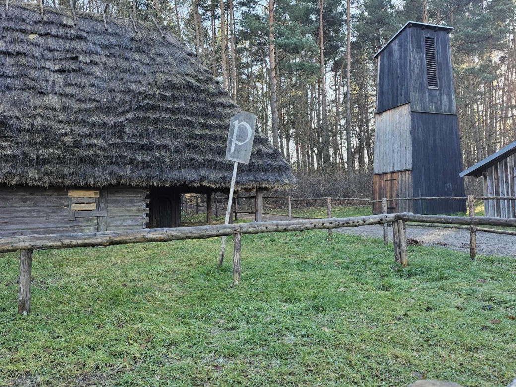 Adamczycha z serialu 1670 znajduje się w Kolbuszowej