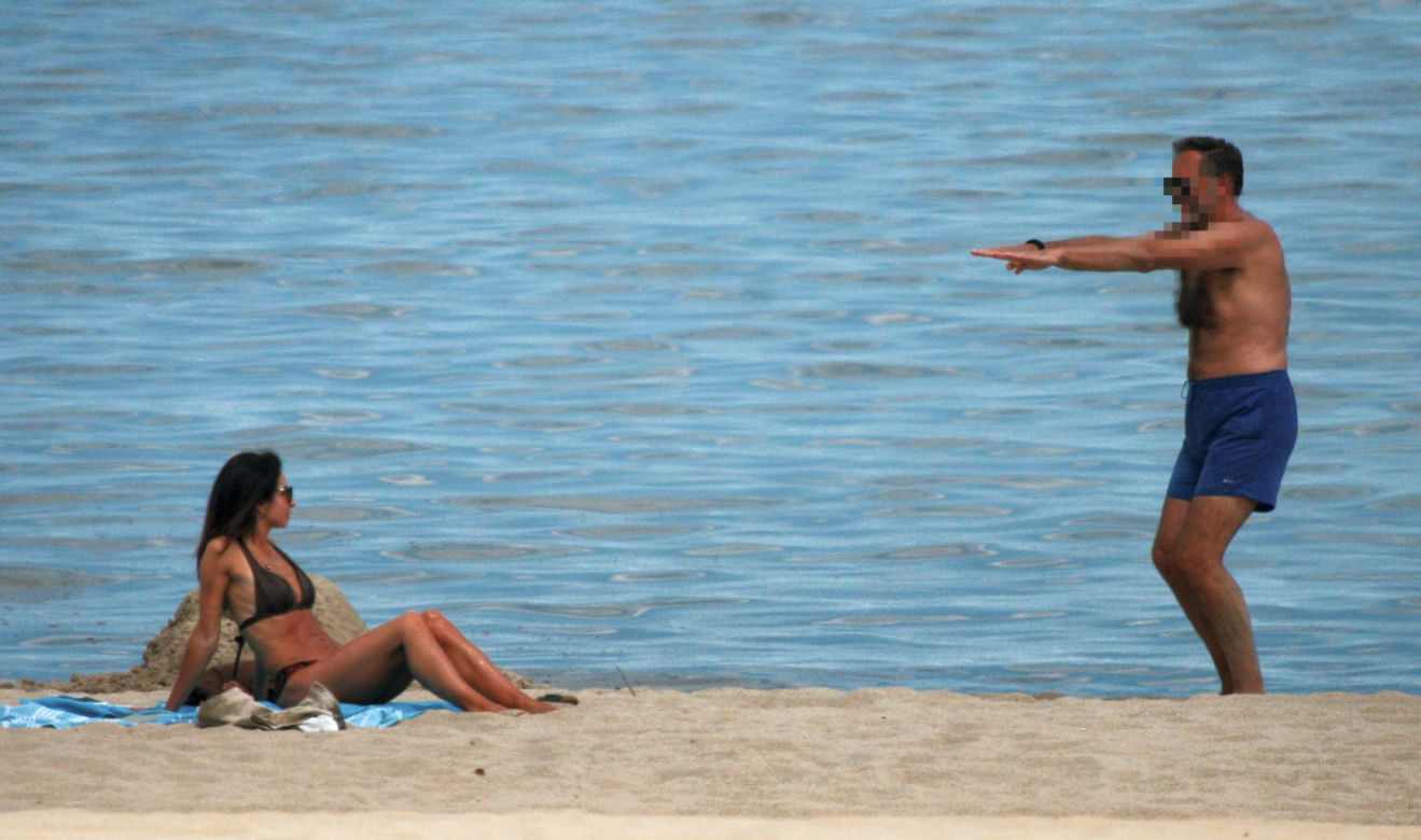 Marta Kaczyńska z mężem na plaży