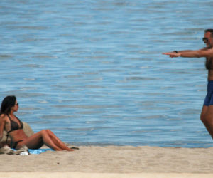 Marta Kaczyńska z mężem na plaży