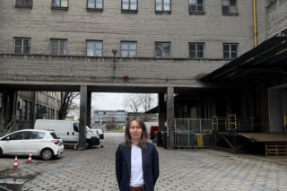 Potraktowali ją jak przestępczynię. Poszło o paczkę z ubraniami