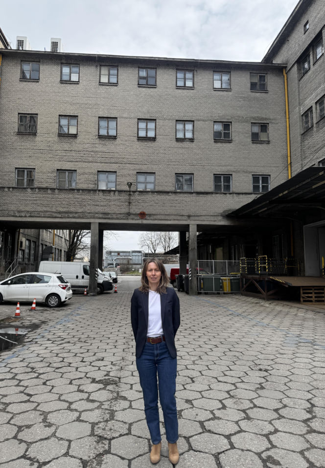 Potraktowali ją jak przestępczynię. Poszło o paczkę z ubraniami