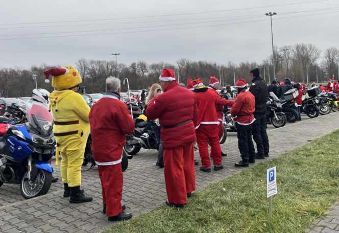 Mikołaje za kierownicą opanowali Lublin. Wyjątkowa akcja dla dzieci ze szpitala