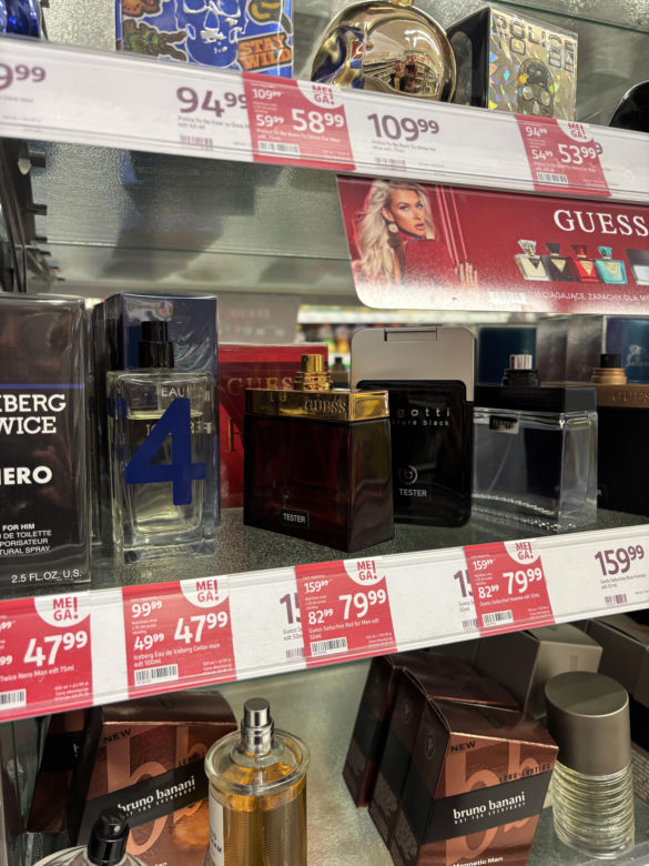 Wyprzedaż perfum w Rossmannie