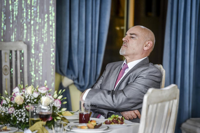 Gwiazdor "Na Wspólnej" zaatakowany przez fankę! "Niech pan już przestanie chlać"!