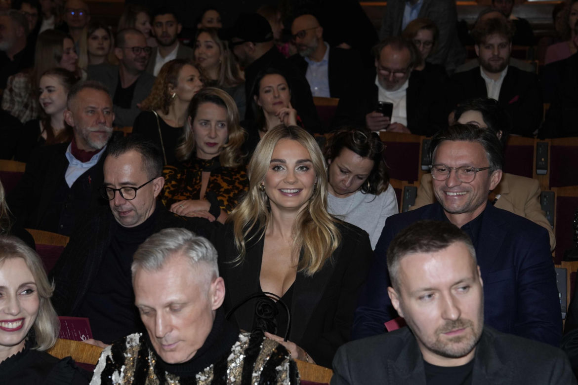Trzaskowski wśród gwiazd. Prezydent błyszczał na premierze w Teatrze 6.Piętro