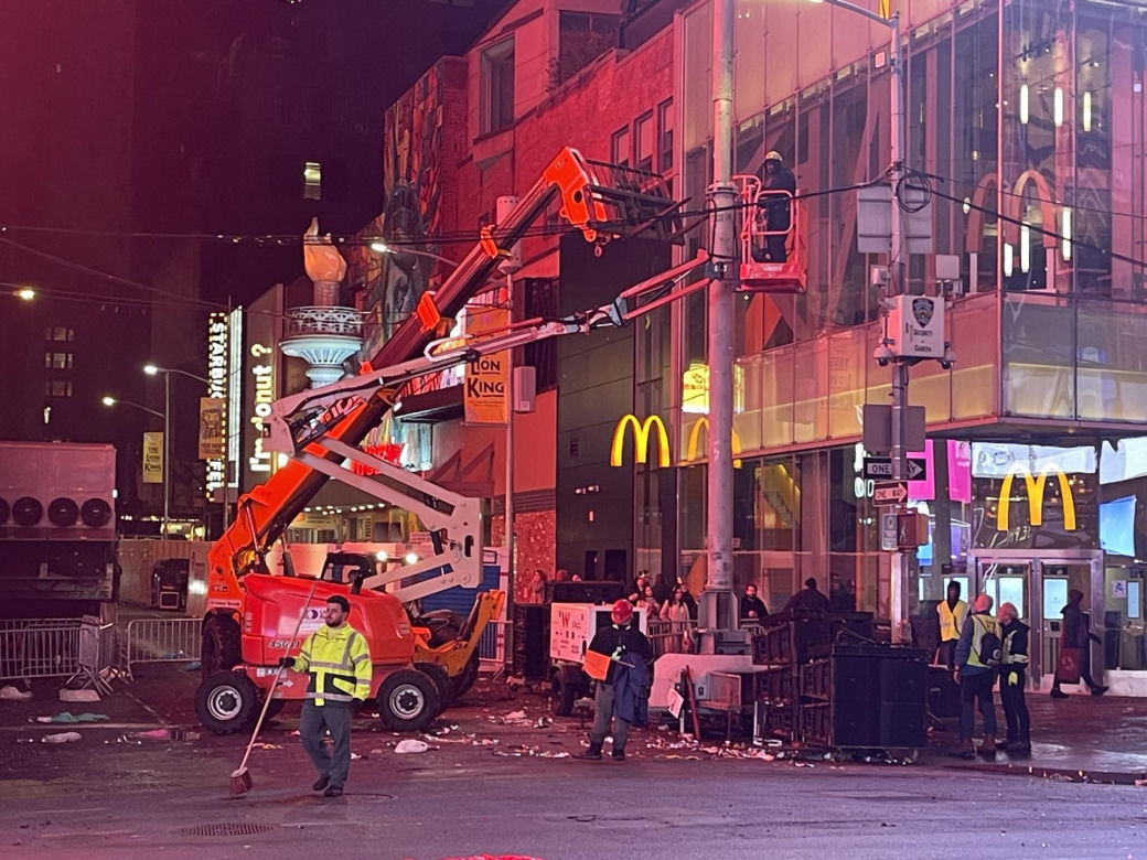 Błyskawiczne sprzątanie po zabawie na Times Square