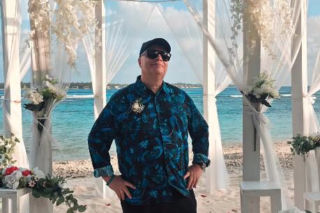 Skiba i młodsza żona znów to zrobili. Wszystko w rajskiej scenerii