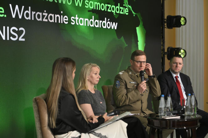 Konferencja Portalu Obronnego „Odporność cyfrowa i informacyjna Polski. Wyzwania w dobie wojny hybrydowej". Drugi panel