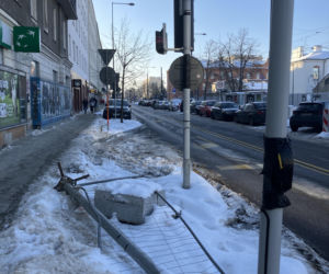 Tramwaj wzdłuż ul. Rakowieckiej w Warszawie w styczniu 2026