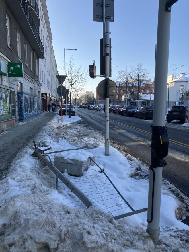 Tramwaj wzdłuż ul. Rakowieckiej w Warszawie w styczniu 2026