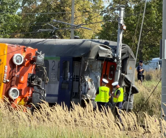 Wstrząsające zdjęcia z katastrofy kolejowej na Mazowszu