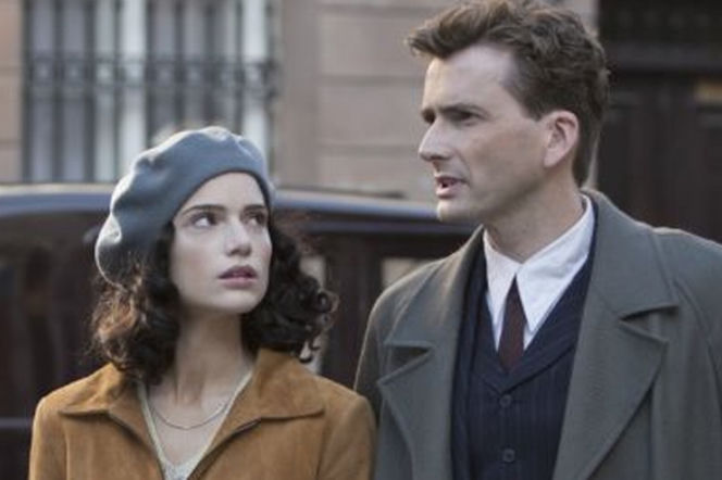 SZPIEDZY w WARSZAWIE. Jean-Francois Mercier (David Tennant), Anna Skarbek (Janet Montgomery)