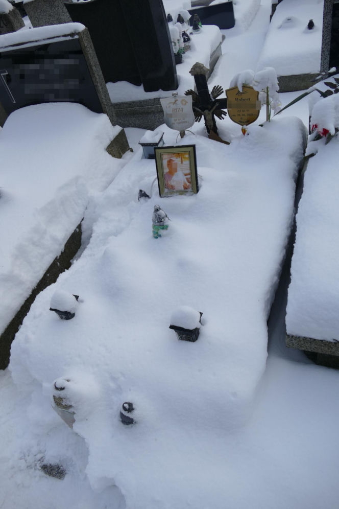 Przez godzinę katował własnego ojca. Złamał na nim siekierę, potem bił do nieprzytomności
