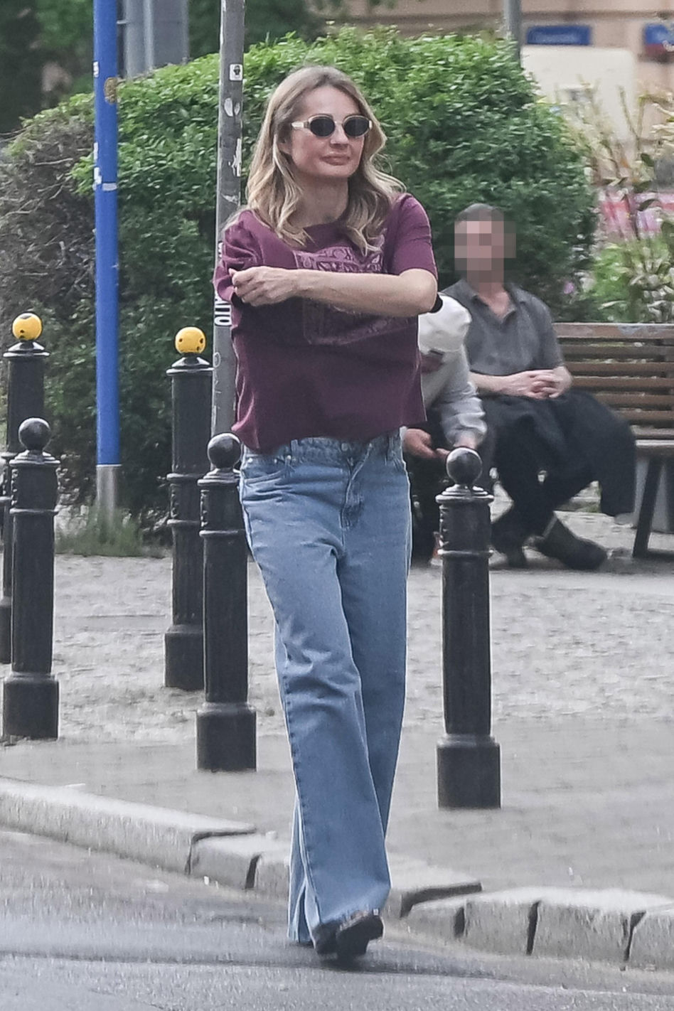 Małgorzata Socha przebiera się na ulicy