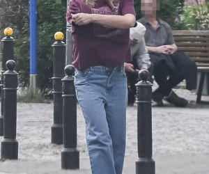 Małgorzata Socha przebiera się na ulicy
