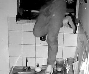 Włamanie do restauracji w Bydgoszczy. Rozpoznajesz tych mężczyzn?
