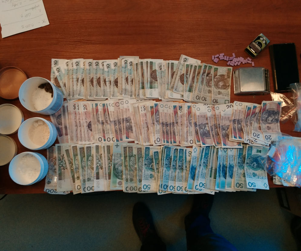 Policjanci przeszukali mieszkanie mężczyzny