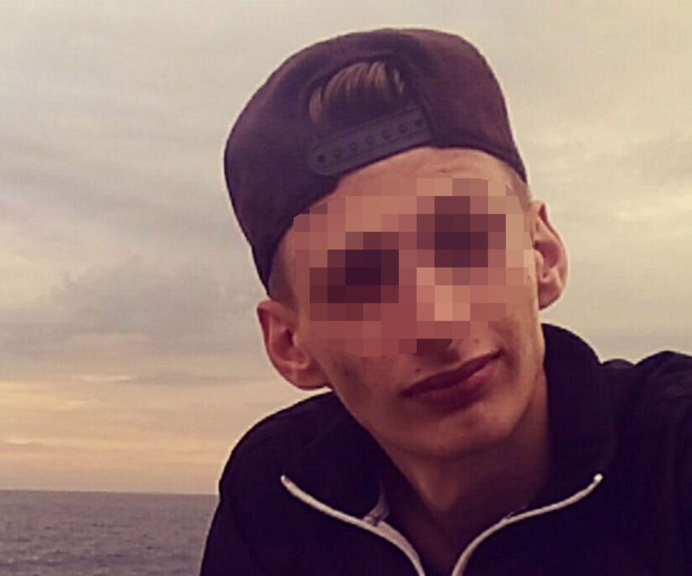 Zobaczył demona w koledze i dźgał