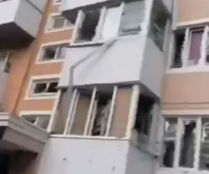Pocisk uderzył w blok mieszkalny w Buczy pod Kijowem