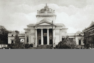 Warszawa po II wojnie.  Tych budynków nie odbudowano [ZDJĘCIA] Dlaczego?