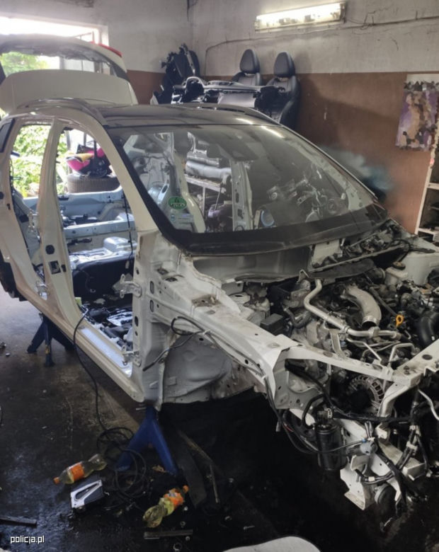 Rozłożony na części Nissan Qashqai skradziony w Legionowie