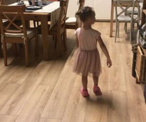 M jak miłość. Zosia, córka Rafała Mroczka, na planie