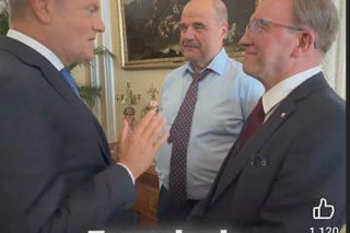 Artur Barciś chciał sprawdzić czy Tusk nosi perukę