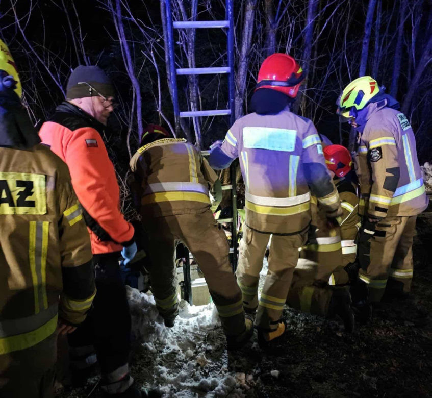 7-letnie dziecko wpadło do głębokiej studni. Chłopiec trafił do szpitala