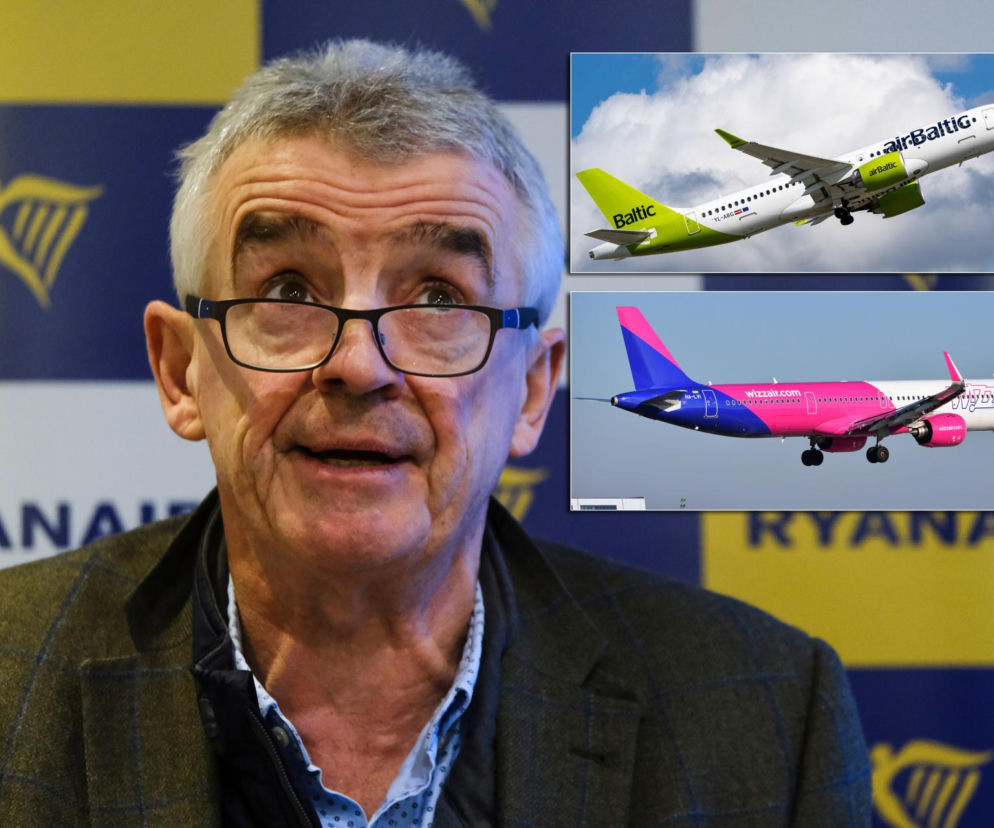 Michael O'Leary, szef Ryanaira, na tle logo firmy, obok lecące samoloty linii airBaltic i Wizz Air. O'Leary przewiduje problemy dla tych przewoźników, o czym pisze Super Biznes.