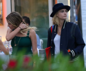 Cara Delevingne i Ashley Benson w Saint-Tropez