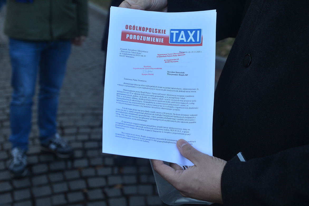 Protest taksówkarzy pod KPRM