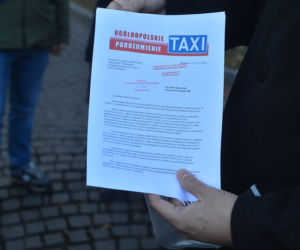 Protest taksówkarzy pod KPRM