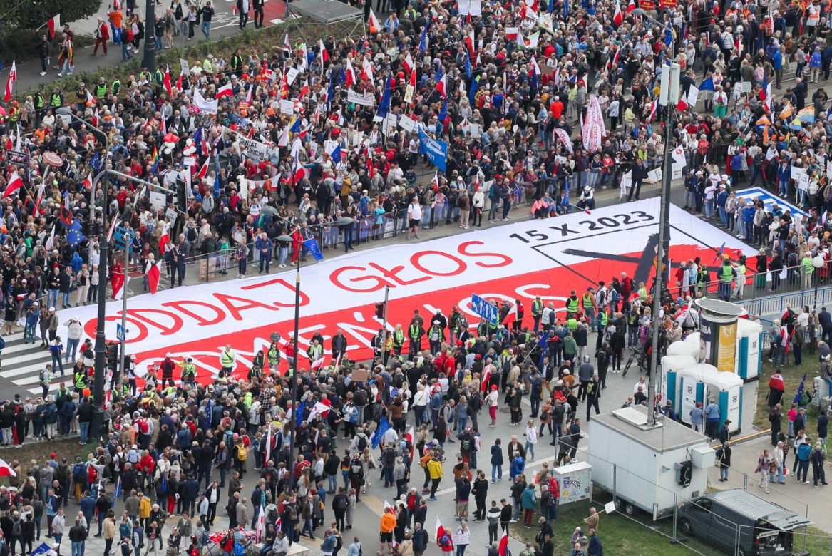 Ruszył Marsz Miliona Serc! Ogromne tłumy Polaków na ulicach Warszawy [ZDJĘCIA]