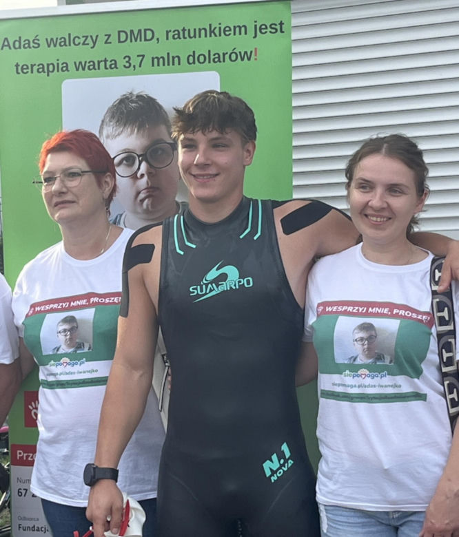 Damian Błaszczyk przez 44 godziny przepłynął 100 km pod zalewie Bojary pod Biłgorajem, kwestując w ten sposób dla 12-letniego ciężko chorego Adasia