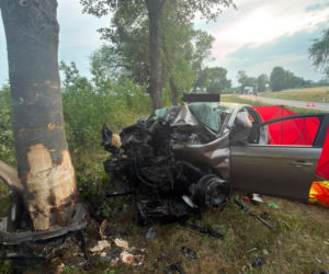 Śmiertelny wypadek w gm. Nowe Miasto nad Pilicą. Kobieta wjechała w drzewo