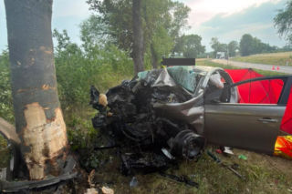 Śmiertelny wypadek w gm. Nowe Miasto nad Pilicą. Kobieta wjechała w drzewo