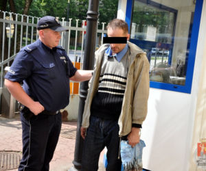 Zatrzymany za wybicie szyb w samochodzie