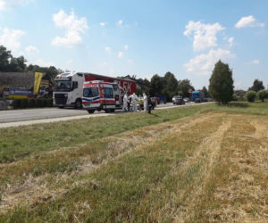 Tworkowa. Kolizja karetki przewożącej testy na koronawirusa