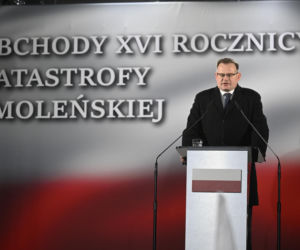 Marsz Pamięci PiS przeszedł ulicami Warszawy. To już 16 lat po katastrofie smoleńskiej