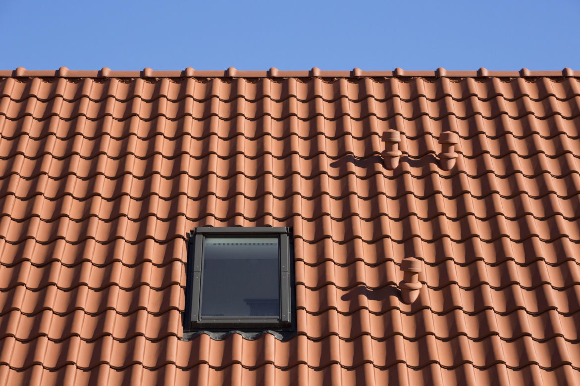 Dachówki ceramiczne - zakładkowe w typie esówki