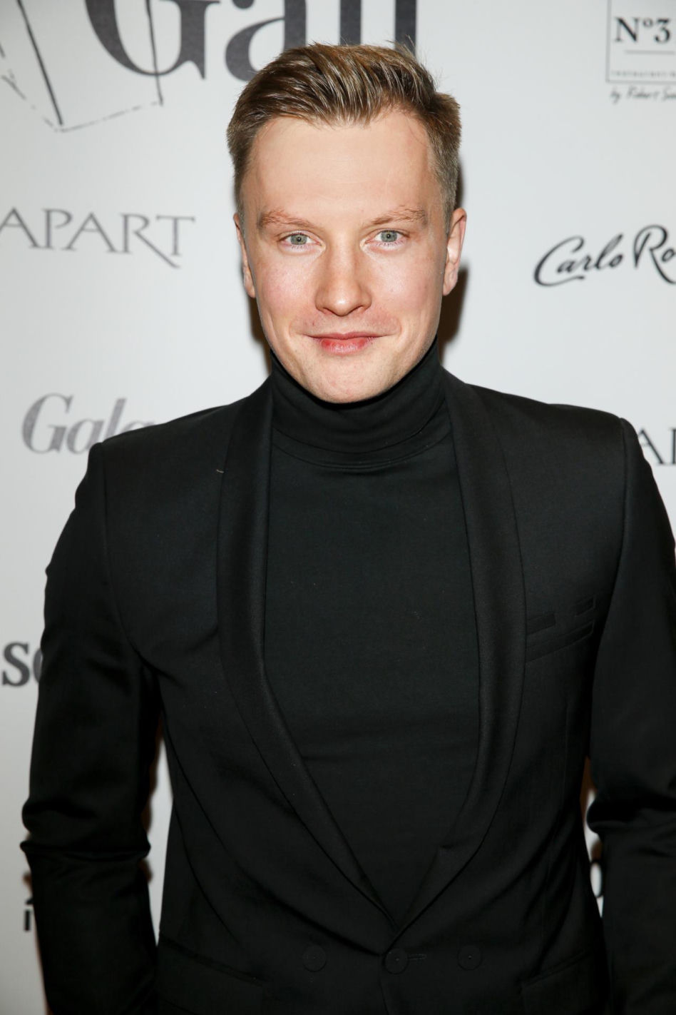 Od nastolatka z "Na Wspólnej" do eleganckiego mężczyzny. Tak zmieniał się Jakub Wesołowski