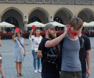 Ukraińcy protestowali na krakowskim Rynku. Chcą, by Ołeh Sencow i inni ukraińscy więźniowie polityczni zostali wypuszczeni z rosyjskich więzień