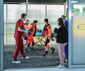 Szpital św. Anny, odcinek 99: Tomek wyjawia Wojtkowi plan ponownych oświadczyn. Fidor, podwożąc Hankę, wzbudza niepokój Kai