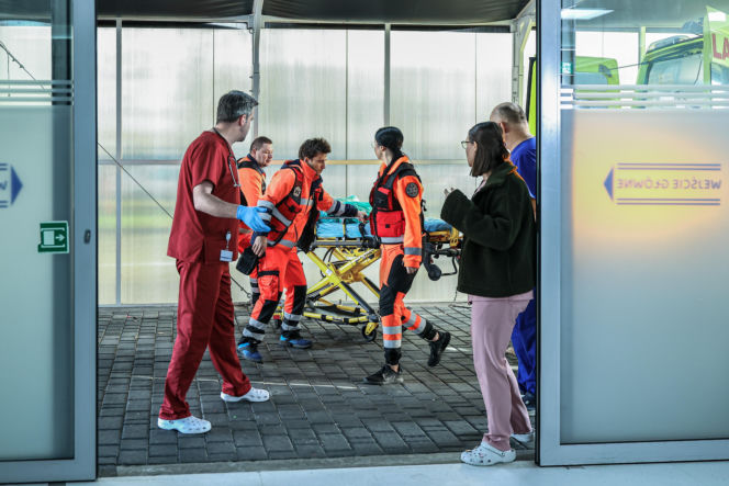 Szpital św. Anny, odcinek 99: Tomek wyjawia Wojtkowi plan ponownych oświadczyn. Fidor, podwożąc Hankę, wzbudza niepokój Kai