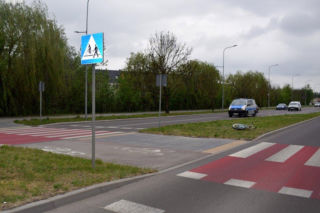 Dziewczynka potrącona przez auto na przejeździe dla rowerów. 85-latek nie zdążył zareagować