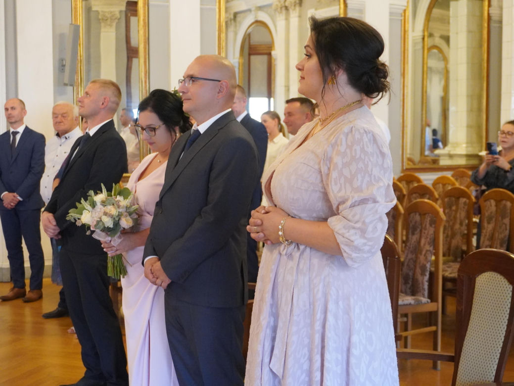 Prezydent Tarnowa udzielił ślubu. Anna i Mariusz powiedzieli sobie „tak” w Sali Lustrzanej