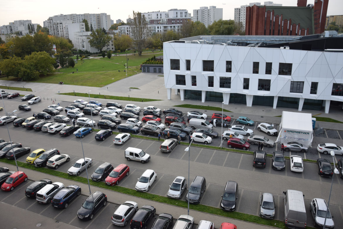 Kolejki na test na COVID-19. Dramat pacjentów 