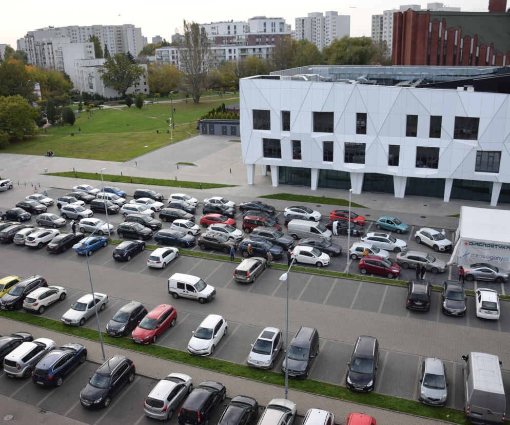 Kolejki na test na COVID-19. Dramat pacjentów 