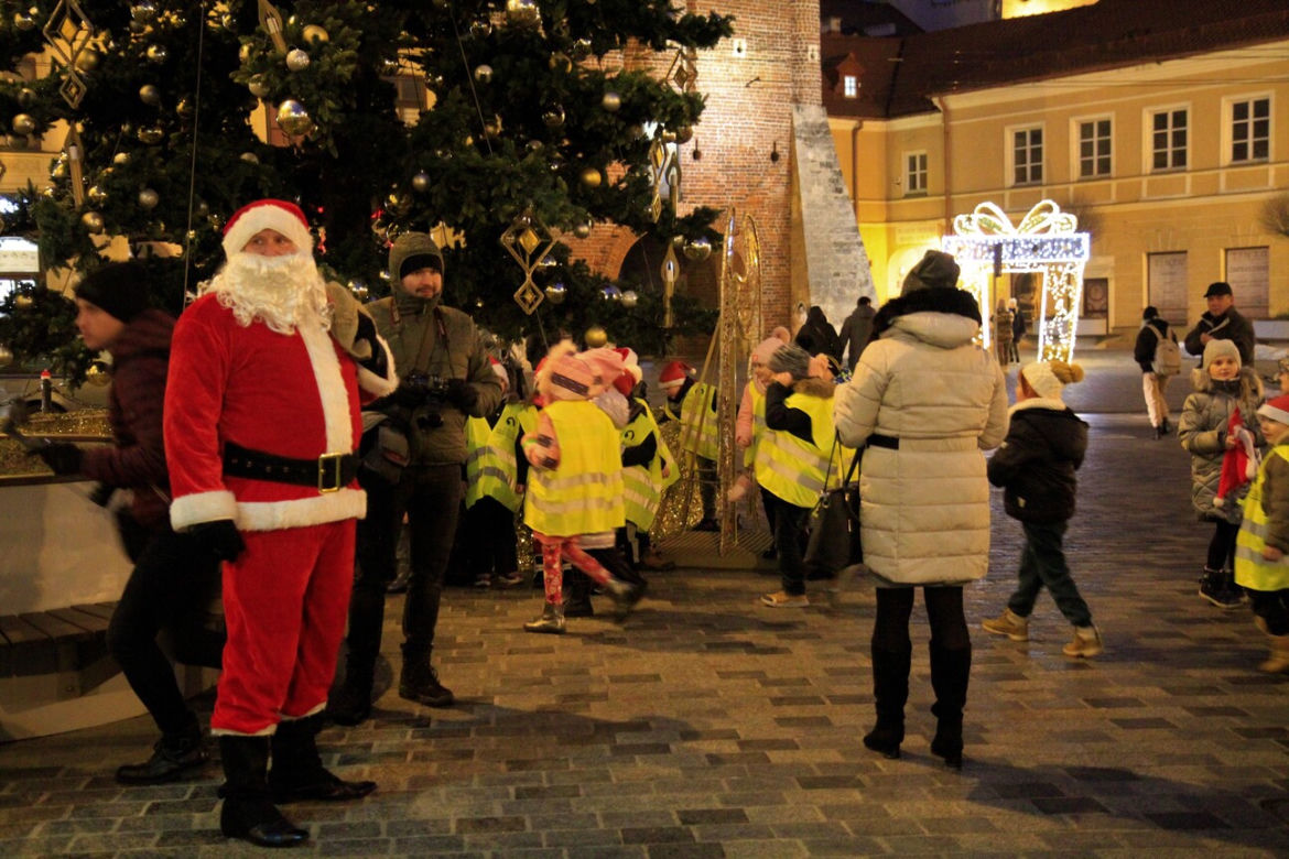 Lublin gotowy na święta! Świąteczne iluminacje już zdobią centrum miasta