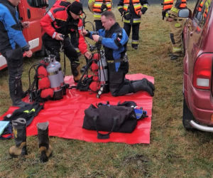 Krzynowłoga Wielka. Ciało 30-latka znalezione pod wodą! To zaginiony Edward Ch. [ZDJĘCIA]